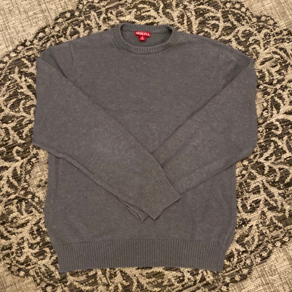 Men’s gray cotton knit sweater, size small